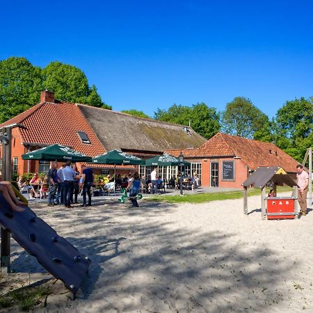 Chalet 2 Landgoedcamping Nienoord In Leek Bagian luar foto