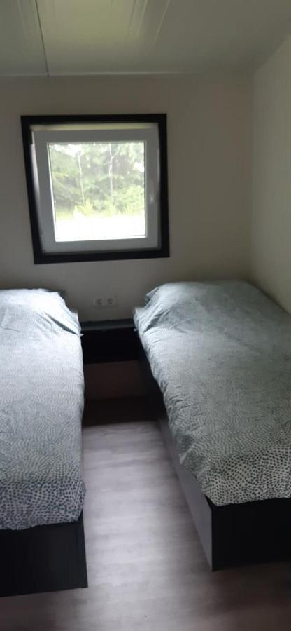 Chalet 2 Landgoedcamping Nienoord In Leek Bagian luar foto