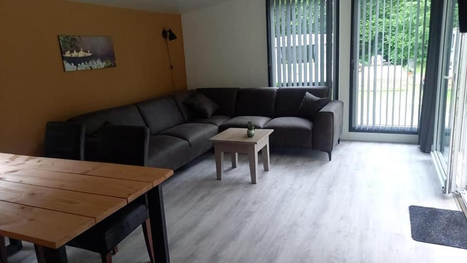 Chalet 2 Landgoedcamping Nienoord In Leek Bagian luar foto