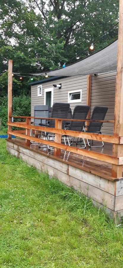Chalet 2 Landgoedcamping Nienoord In Leek Bagian luar foto